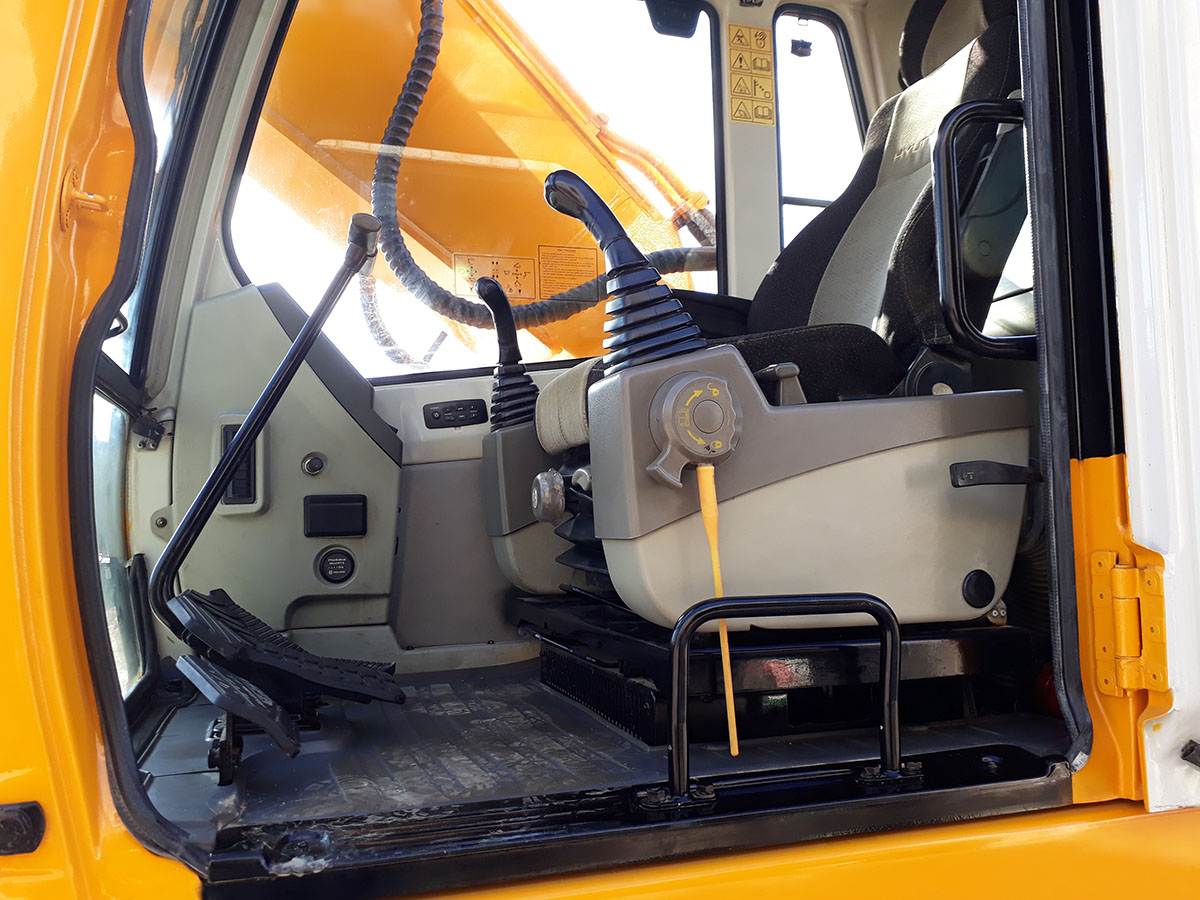 Hyundai 320 NCL-7 - Image 4