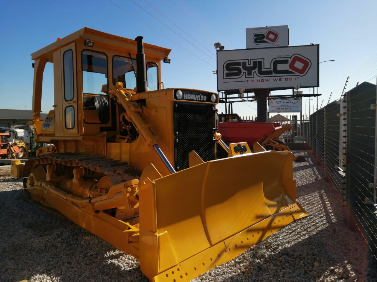 KOMATSU D85